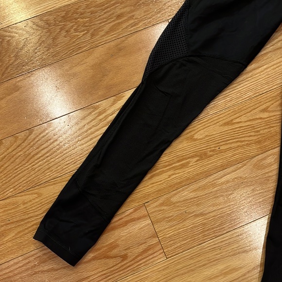 Victoria Secret VSX Knockout leggings - Picture 3 of 8